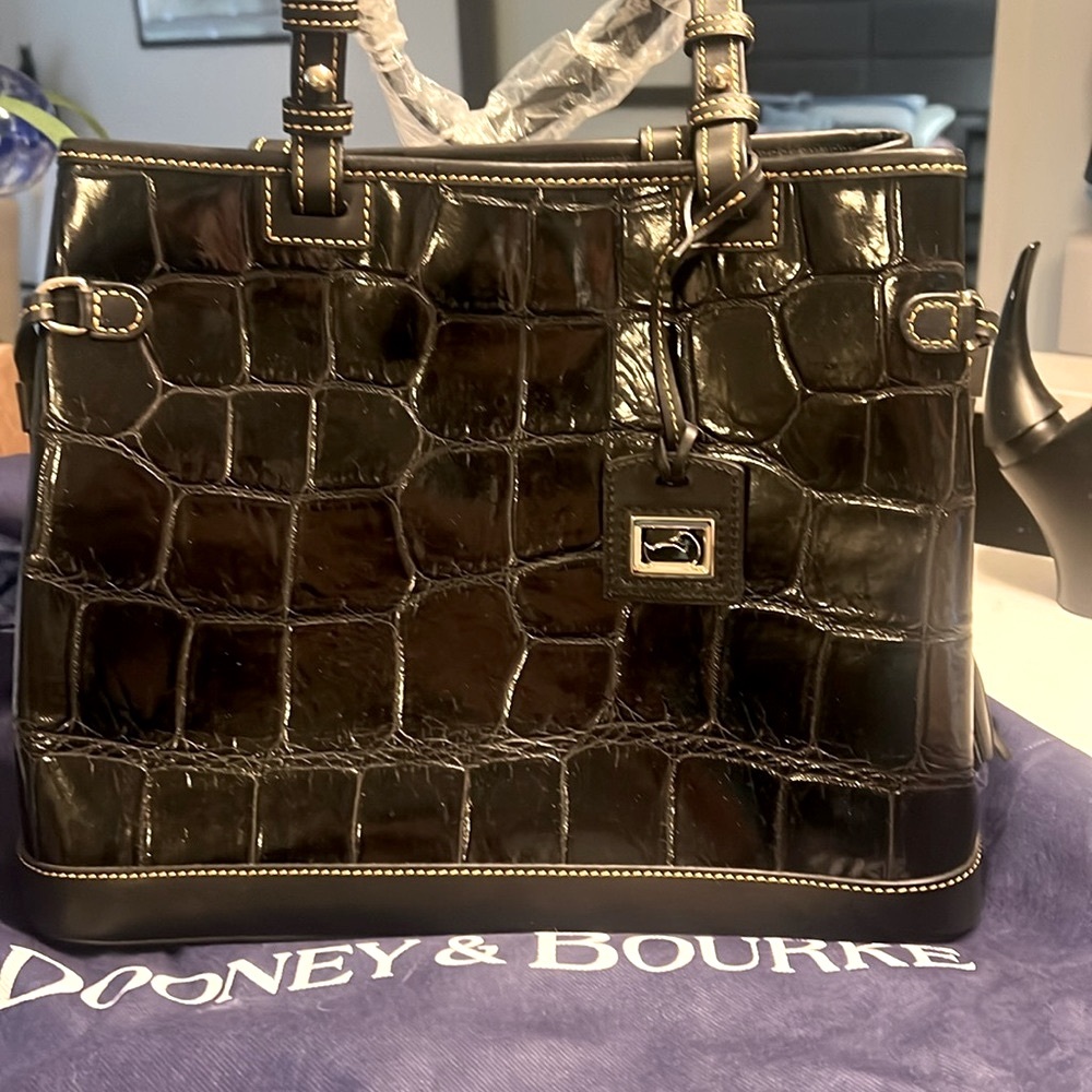 Purse dooney and Bourne black croc double strap tassel bag